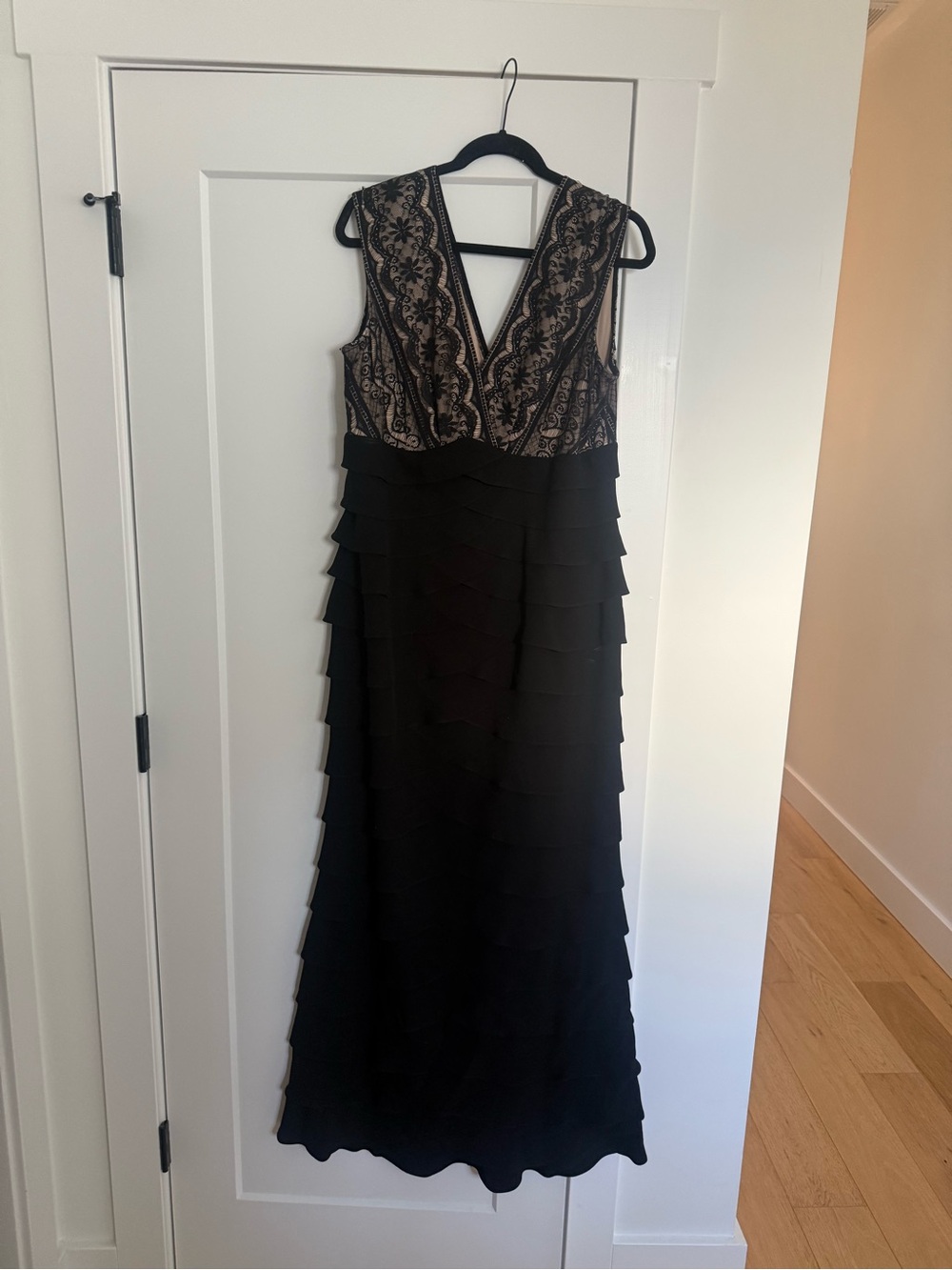 Elegant Black Lace V-Neck Evening Dress formal